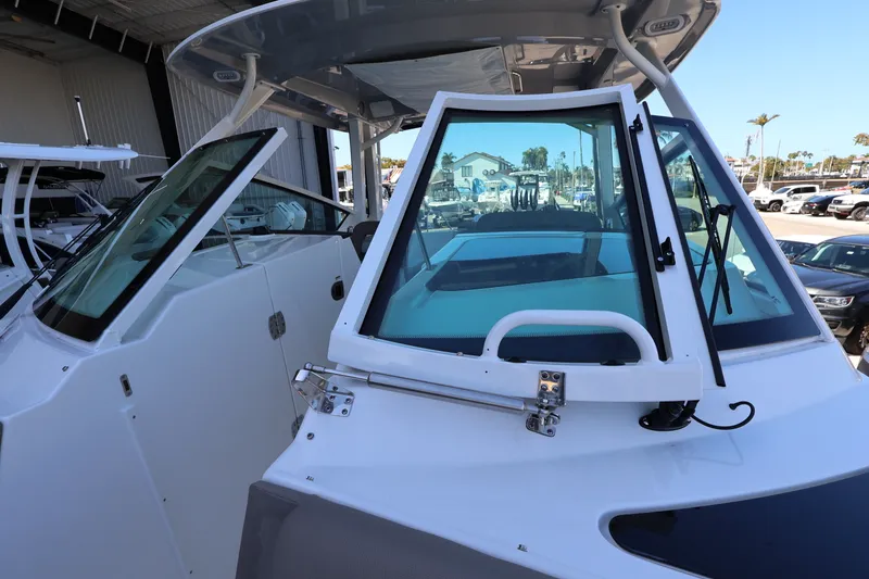 Slide: The Image of Boston Whaler 330 Vantage 2026 - 41