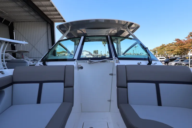 Slide: The Image of Boston Whaler 330 Vantage 2026 - 42