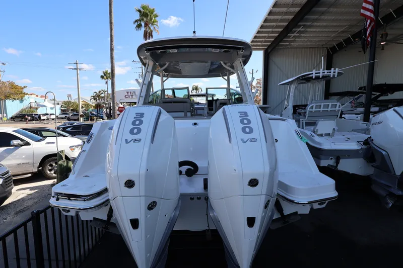 Slide: The Image of Boston Whaler 330 Vantage 2026 - 6