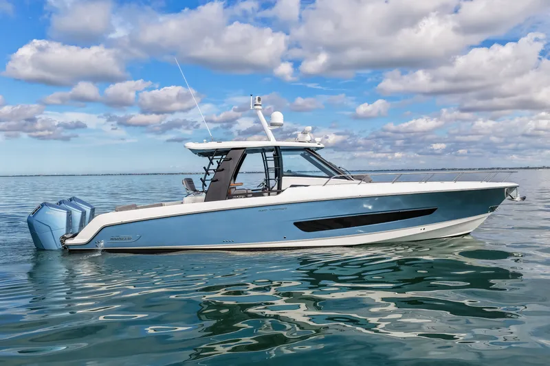 Slide: The Image of Boston Whaler 420 OUTRAGE 2023 - 17