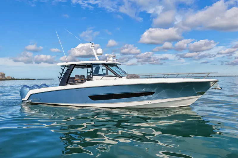 Slide: The Image of Boston Whaler 420 OUTRAGE 2023 - 18