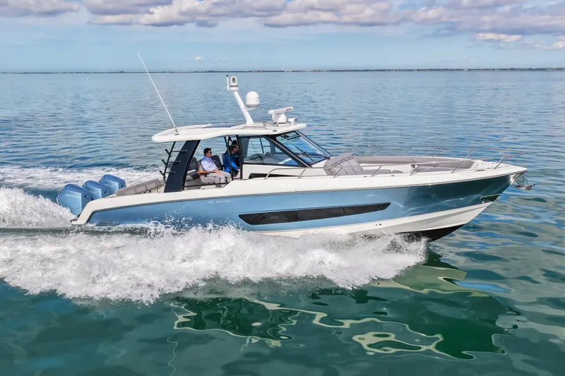 Slide: The Image of Boston Whaler 420 OUTRAGE 2023 - 27