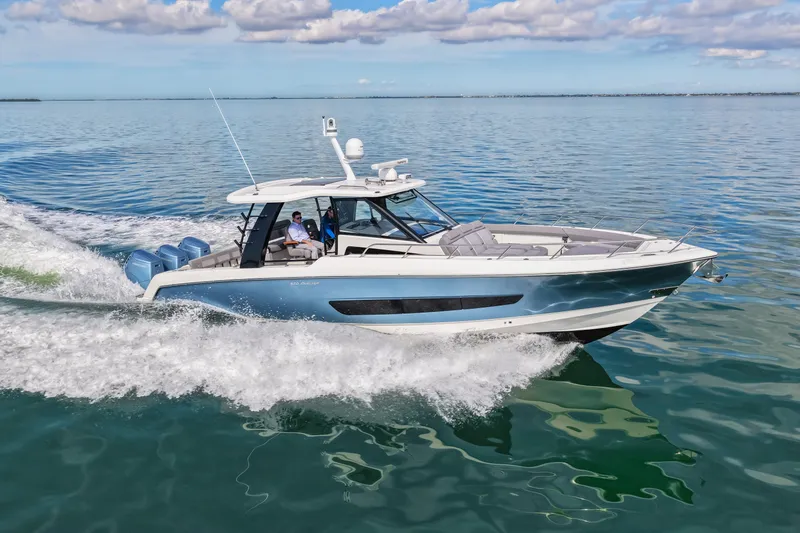 Slide: The Image of Boston Whaler 420 OUTRAGE 2023 - 28
