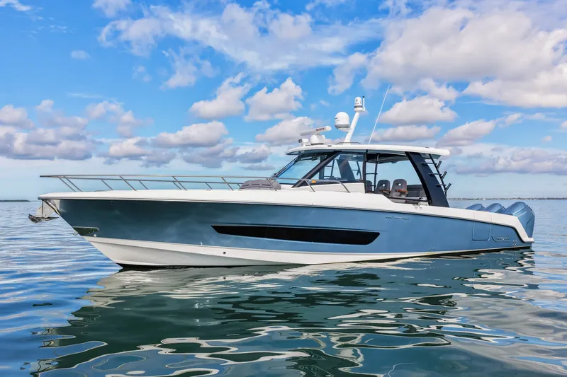 Slide: The Image of Boston Whaler 420 OUTRAGE 2023 - 3