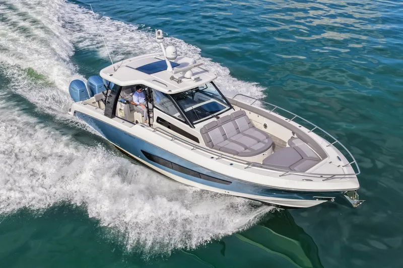 Slide: The Image of Boston Whaler 420 OUTRAGE 2023 - 30