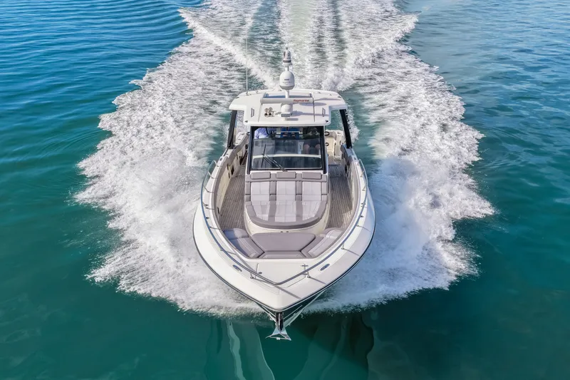 Slide: The Image of Boston Whaler 420 OUTRAGE 2023 - 31