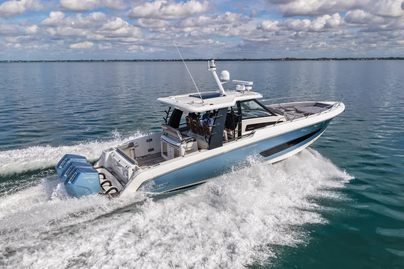 Slide: The Image of Boston Whaler 420 OUTRAGE 2023 - 32