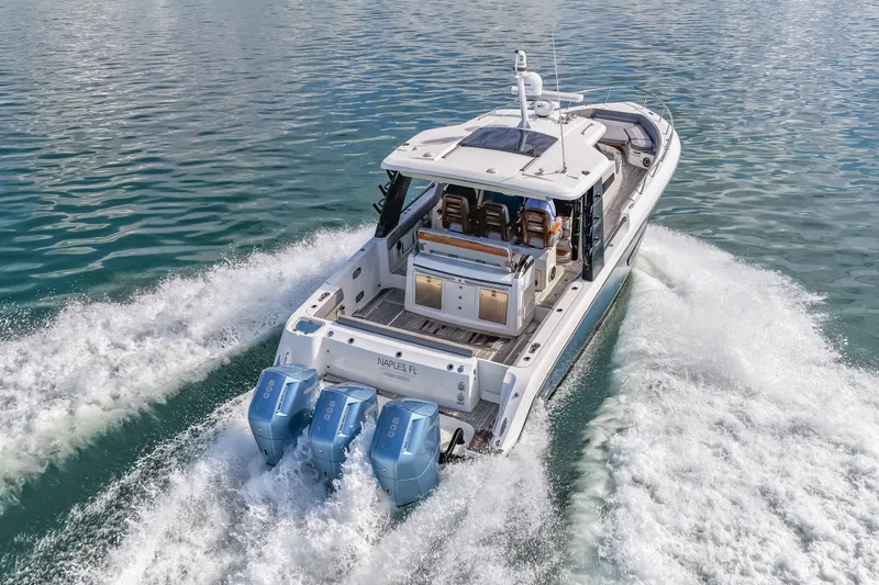 Slide: The Image of Boston Whaler 420 OUTRAGE 2023 - 34