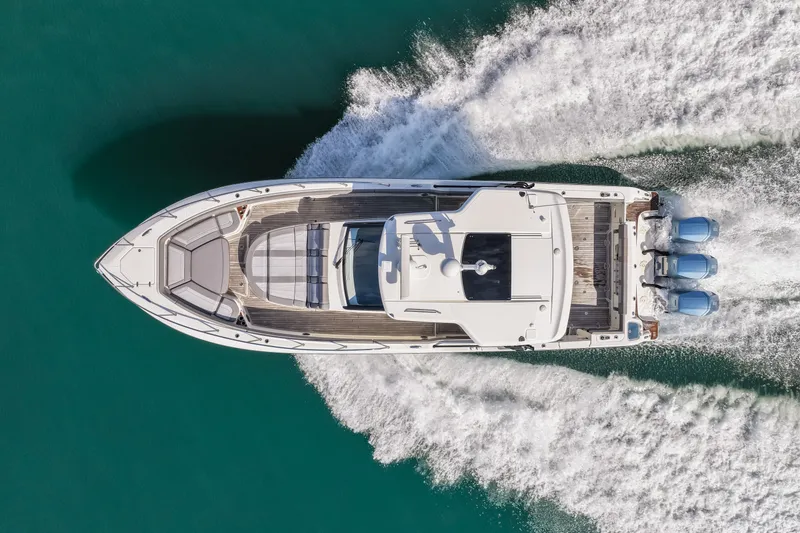 Slide: The Image of Boston Whaler 420 OUTRAGE 2023 - 35