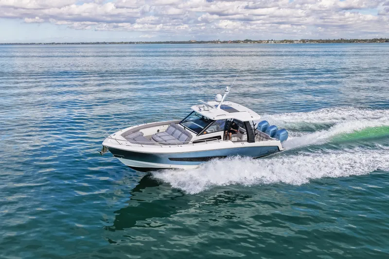 Slide: The Image of Boston Whaler 420 OUTRAGE 2023 - 36