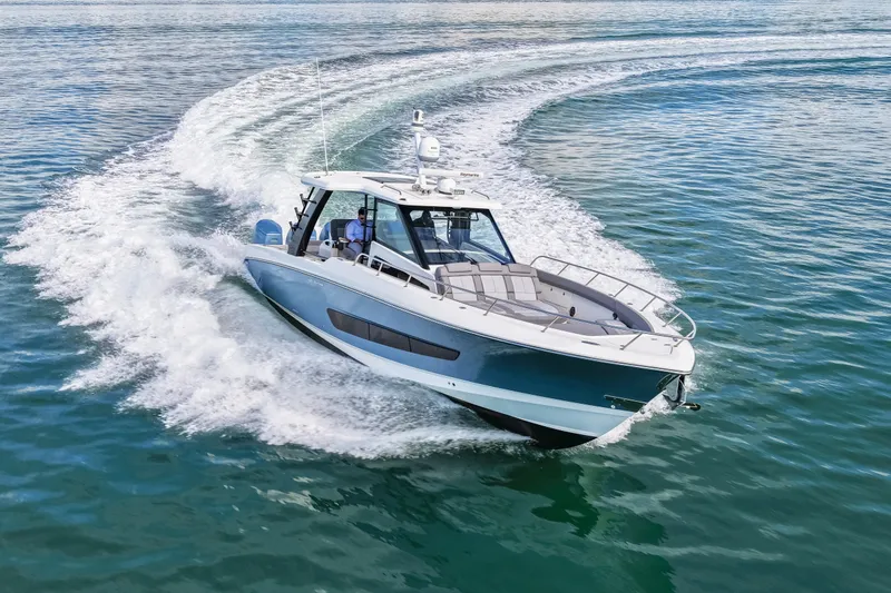 Slide: The Image of Boston Whaler 420 OUTRAGE 2023 - 37