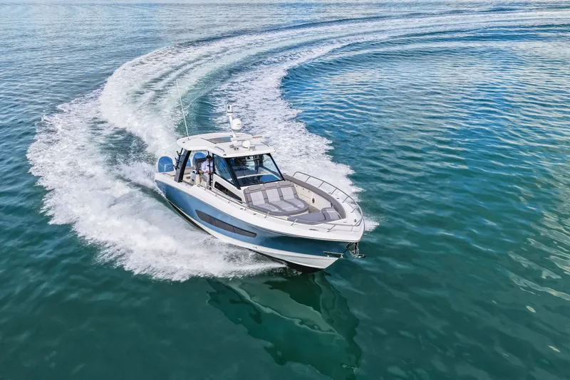 Slide: The Image of Boston Whaler 420 OUTRAGE 2023 - 38