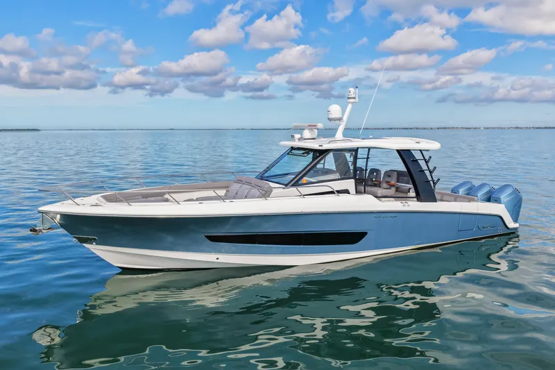 Slide: The Image of Boston Whaler 420 OUTRAGE 2023 - 4