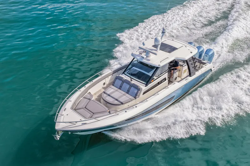 Slide: The Image of Boston Whaler 420 OUTRAGE 2023 - 41
