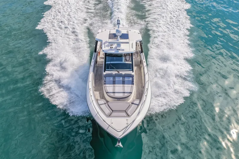 Slide: The Image of Boston Whaler 420 OUTRAGE 2023 - 43