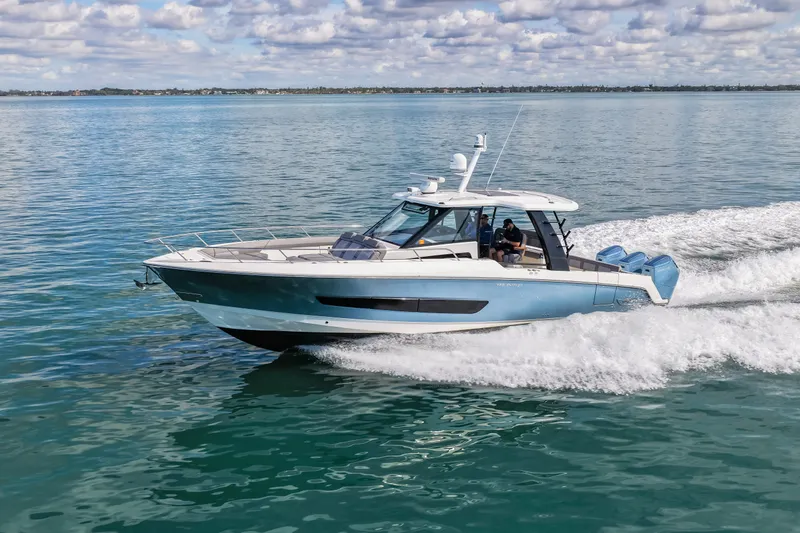 Slide: The Image of Boston Whaler 420 OUTRAGE 2023 - 44