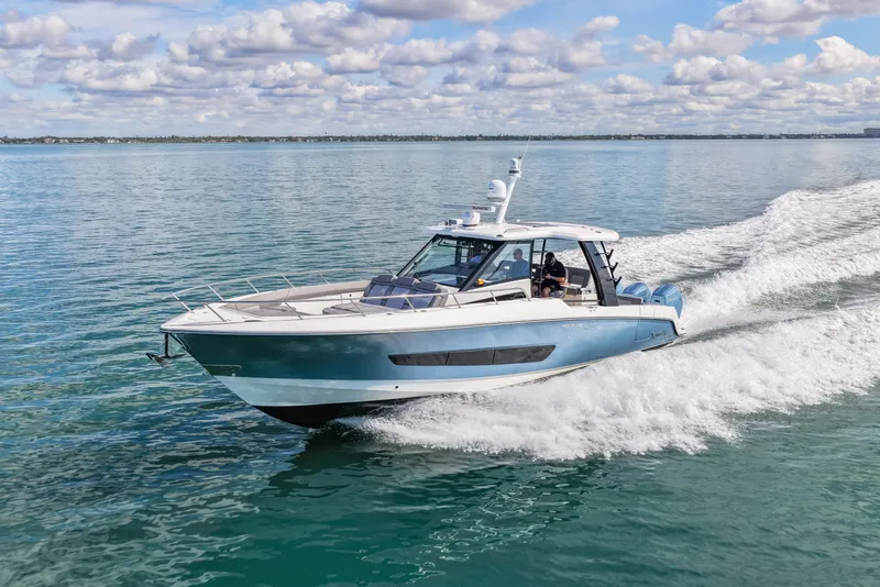 Slide: The Image of Boston Whaler 420 OUTRAGE 2023 - 45
