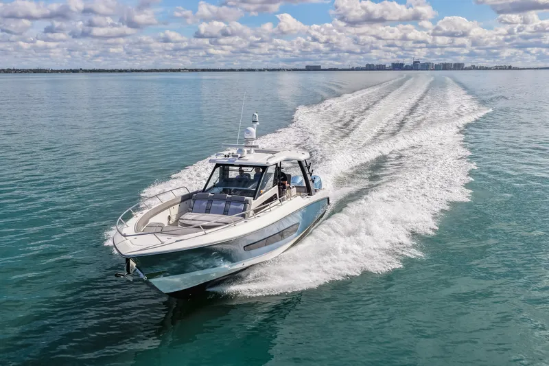 Slide: The Image of Boston Whaler 420 OUTRAGE 2023 - 46