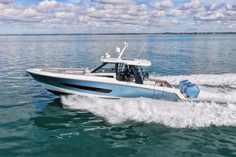 Slide: The Image of Boston Whaler 420 OUTRAGE 2023 - 47