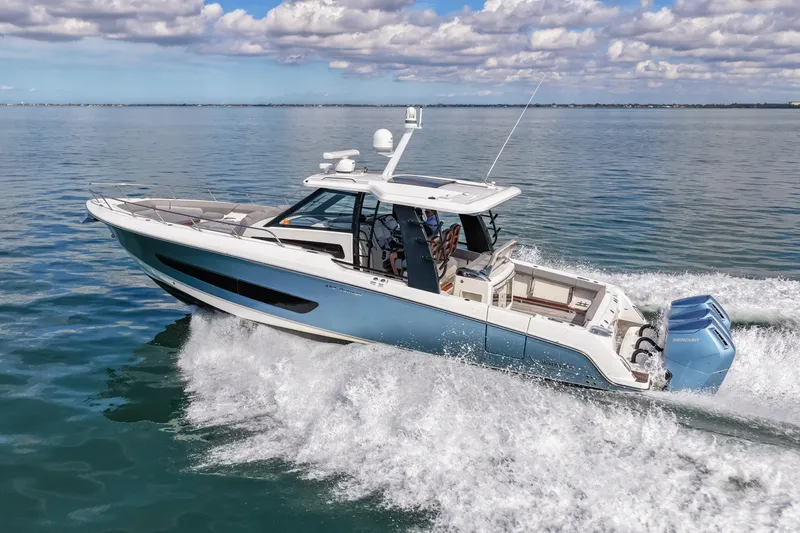 Slide: The Image of Boston Whaler 420 OUTRAGE 2023 - 48