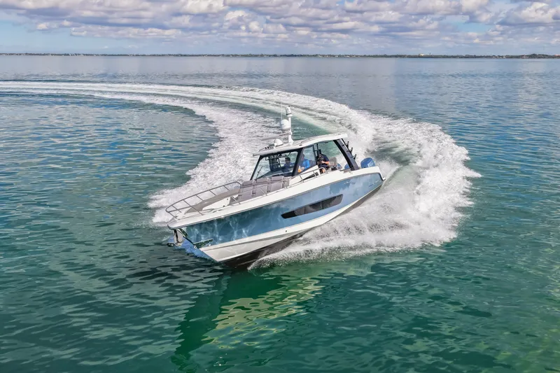 Slide: The Image of Boston Whaler 420 OUTRAGE 2023 - 52
