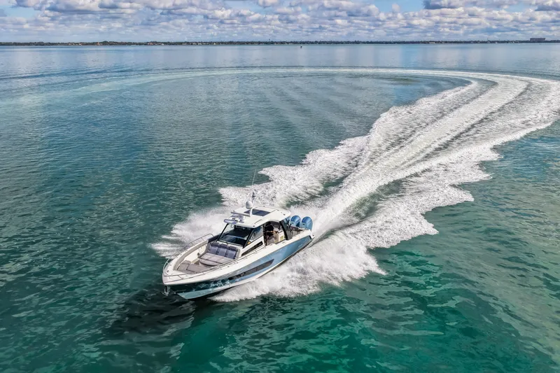 Slide: The Image of Boston Whaler 420 OUTRAGE 2023 - 54