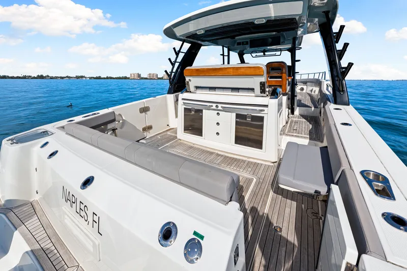 Slide: The Image of Boston Whaler 420 OUTRAGE 2023 - 55