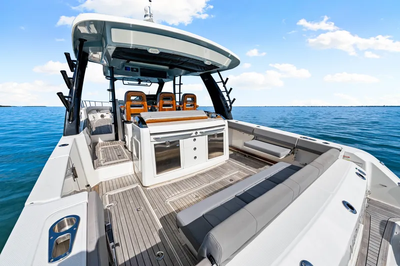 Slide: The Image of Boston Whaler 420 OUTRAGE 2023 - 56