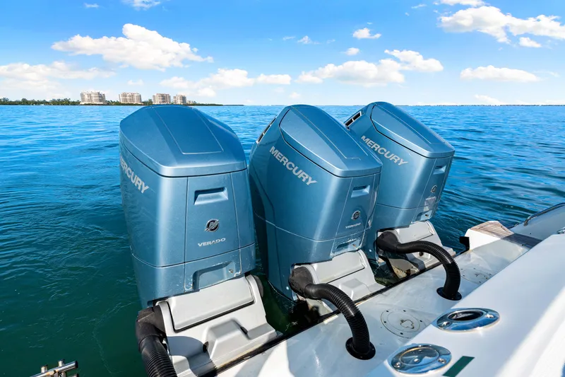 Slide: The Image of Boston Whaler 420 OUTRAGE 2023 - 57