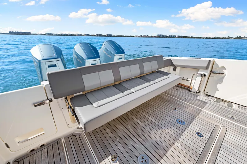 Slide: The Image of Boston Whaler 420 OUTRAGE 2023 - 59