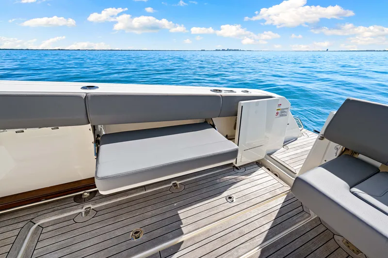 Slide: The Image of Boston Whaler 420 OUTRAGE 2023 - 62