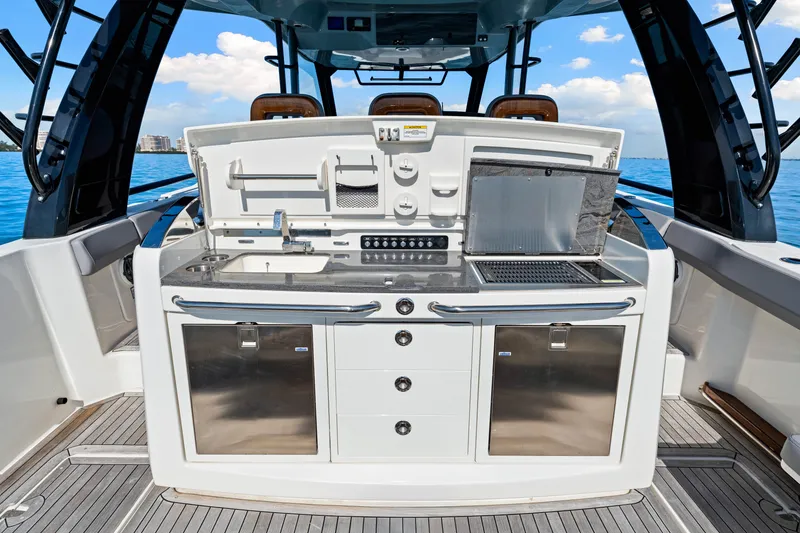 Slide: The Image of Boston Whaler 420 OUTRAGE 2023 - 63