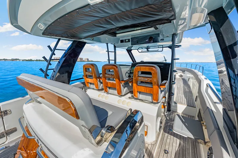 Slide: The Image of Boston Whaler 420 OUTRAGE 2023 - 65