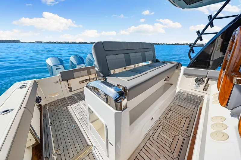 Slide: The Image of Boston Whaler 420 OUTRAGE 2023 - 66