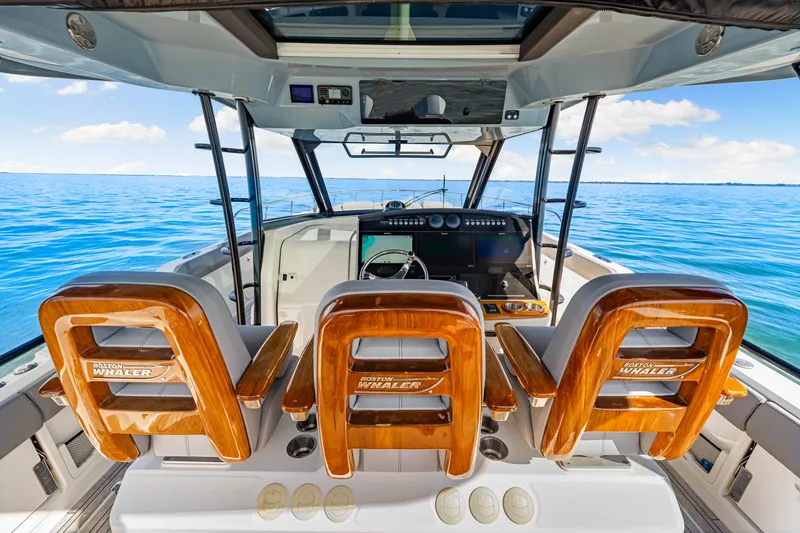 Slide: The Image of Boston Whaler 420 OUTRAGE 2023 - 70