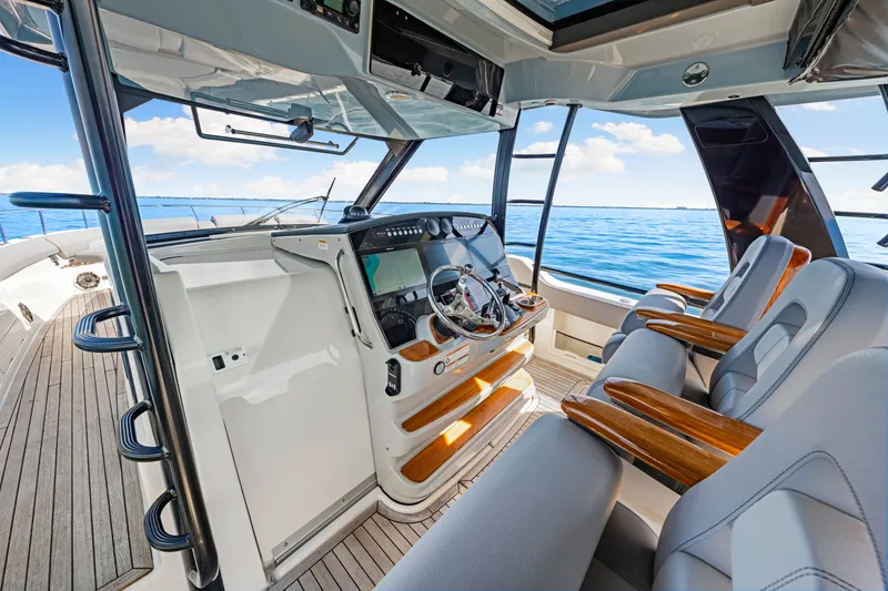 Slide: The Image of Boston Whaler 420 OUTRAGE 2023 - 71
