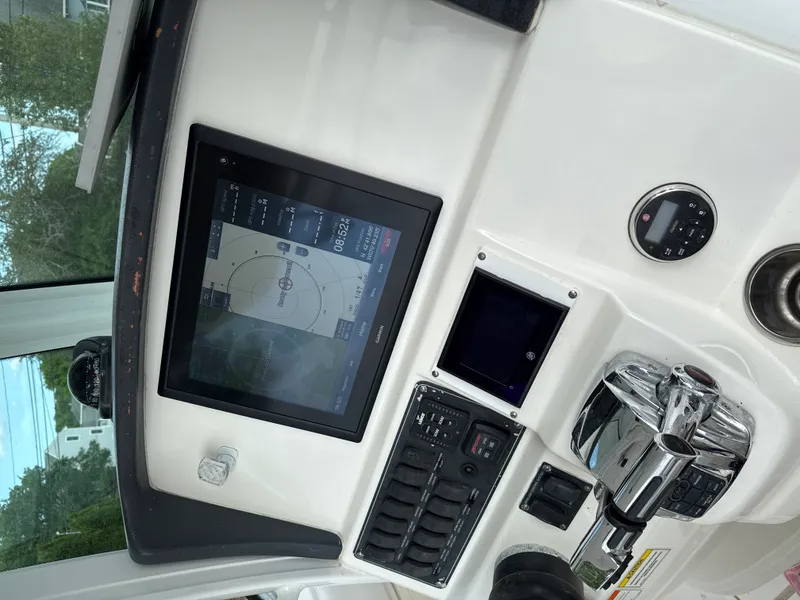 Slide: The Image of Boston Whaler 250 OUTRAGE 2010 - 4