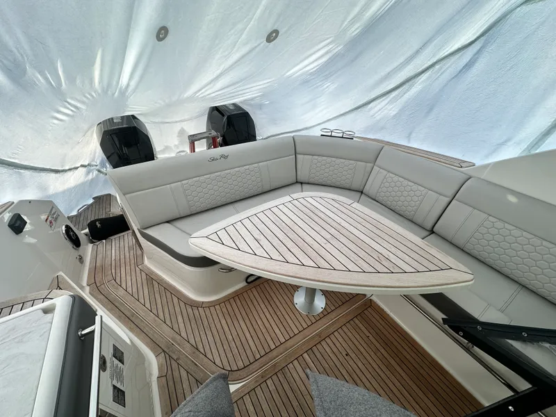 Slide: The Image of Sea Ray 320 SUNDANCER OUTBOARD 2024 - 12