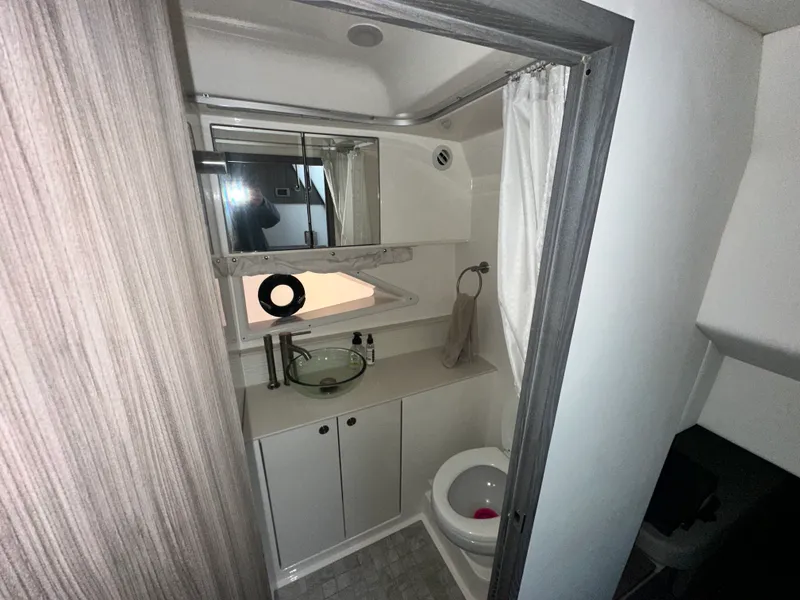 Slide: The Image of Sea Ray 320 SUNDANCER OUTBOARD 2024 - 15