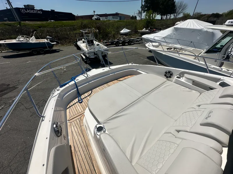 Slide: The Image of Sea Ray 320 SUNDANCER OUTBOARD 2024 - 18