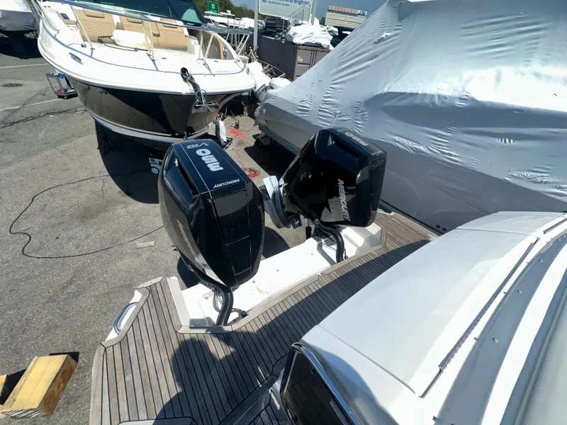 Slide: The Image of Sea Ray 320 SUNDANCER OUTBOARD 2024 - 20