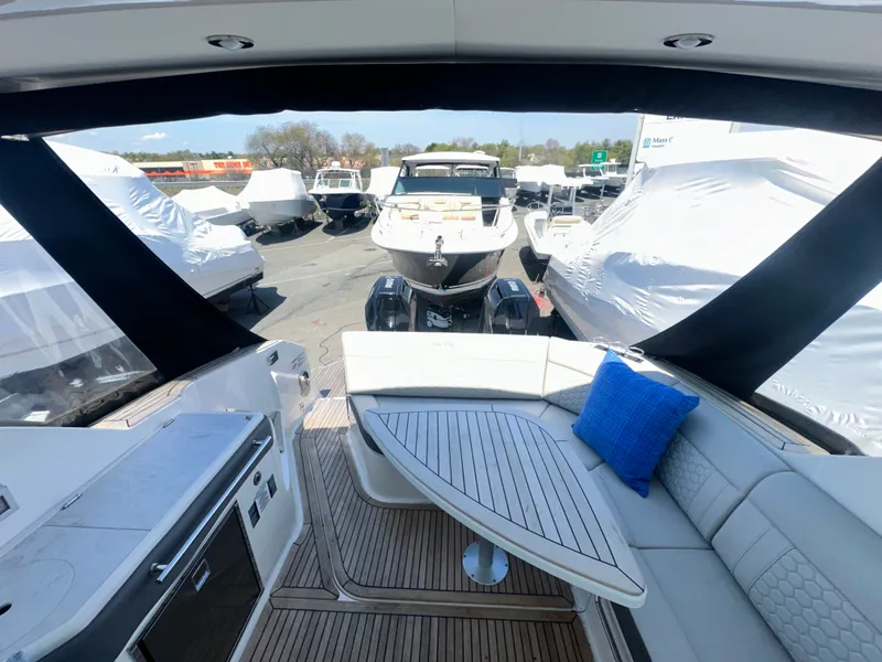 Slide: The Image of Sea Ray 320 SUNDANCER OUTBOARD 2024 - 24