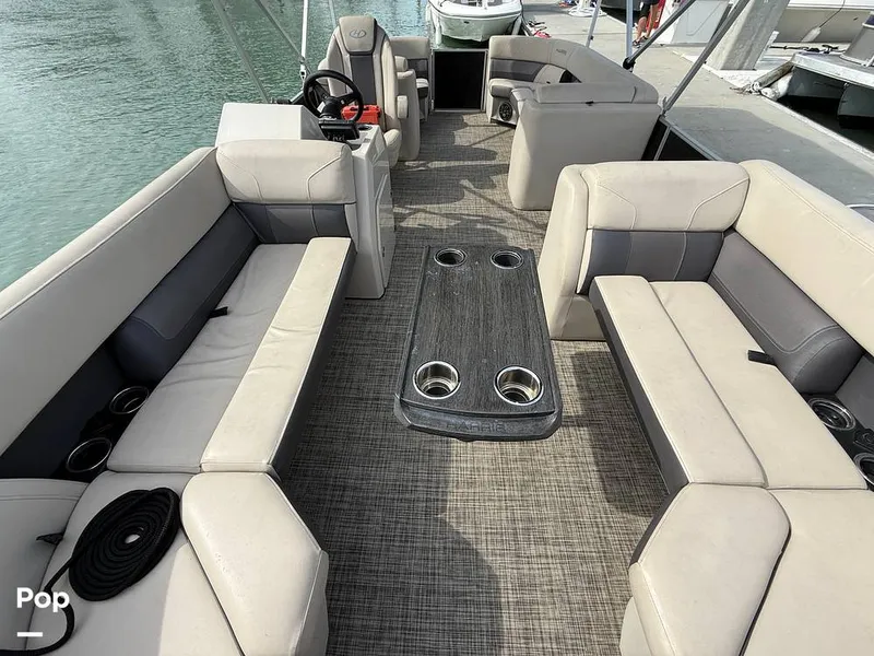 Slide: The Image of Comfortable Bow Seating - 15283792