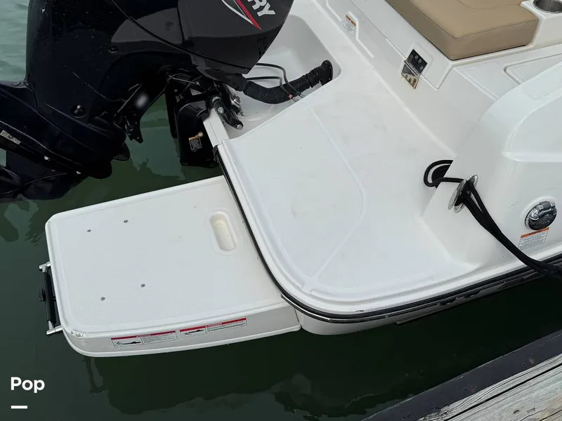 Slide: The Image of Bayliner DX2200 2024 - 15284012