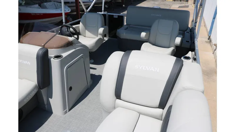 Slide: The Image of Sylvan Mirage 820 CLZ DH 2025 - 17