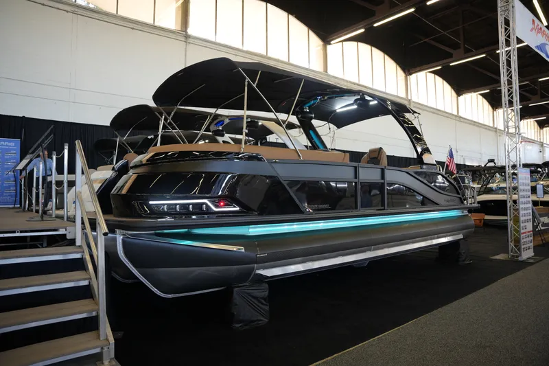 Slide: The Image of Harris Grand Mariner 250 2026 - 1