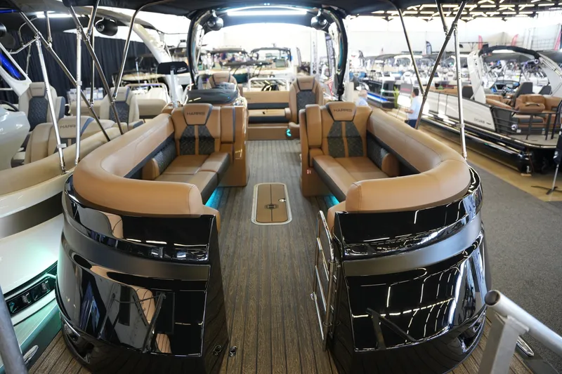 Slide: The Image of Harris Grand Mariner 250 2026 - 10