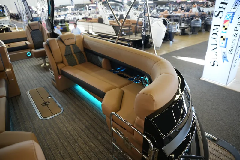 Slide: The Image of Harris Grand Mariner 250 2026 - 12