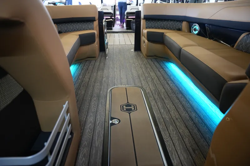 Slide: The Image of Harris Grand Mariner 250 2026 - 15