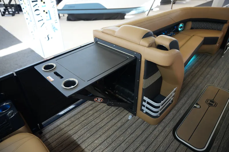 Slide: The Image of Harris Grand Mariner 250 2026 - 16